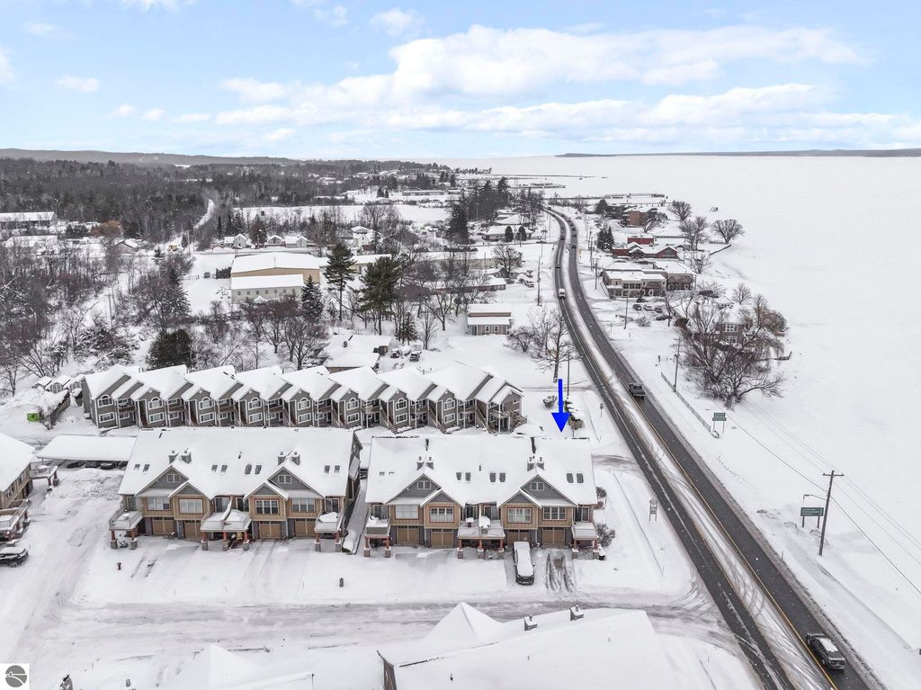 Image 5 of property listing at 13800 West Bay Shore Drive # 1, Traverse City, MI 49684