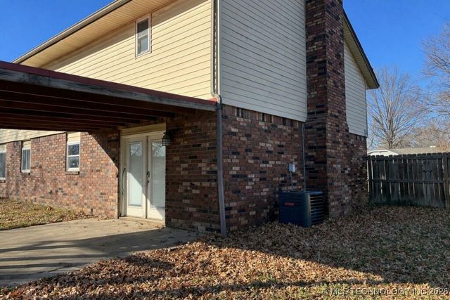 2911 E Augusta Avenue, Muskogee, OK 74403