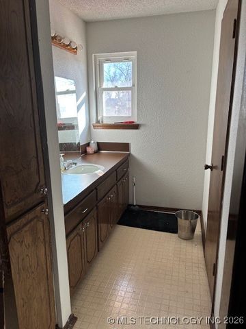 2911 E Augusta Avenue, Muskogee, OK 74403