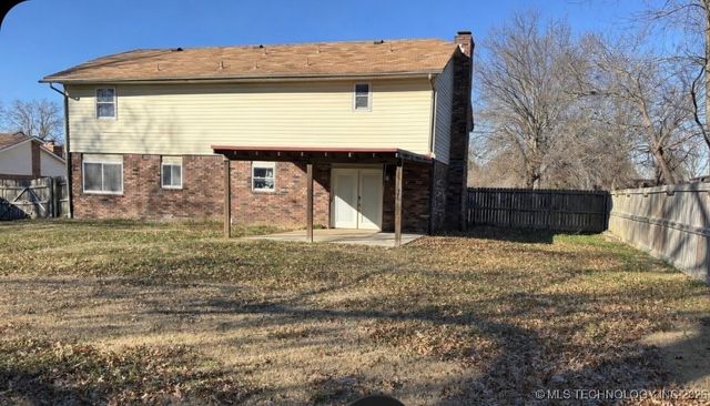 2911 E Augusta Avenue, Muskogee, OK 74403