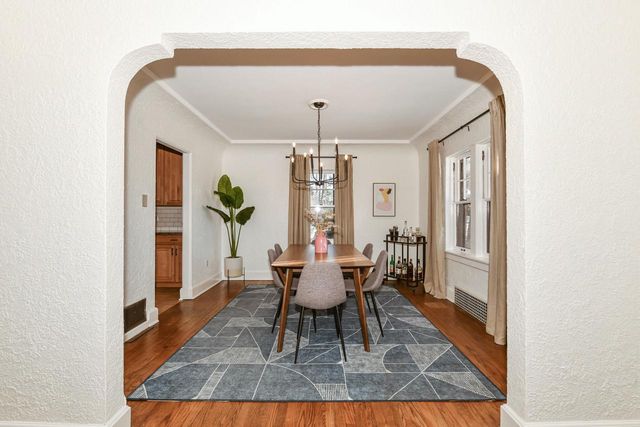 424 W Luebbe LANE, Glendale, WI 53217