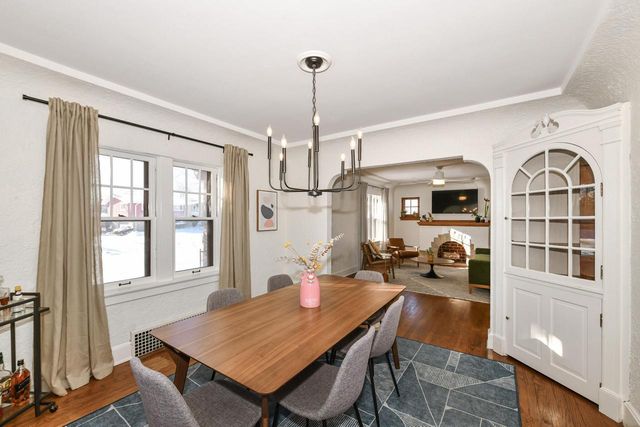 424 W Luebbe LANE, Glendale, WI 53217