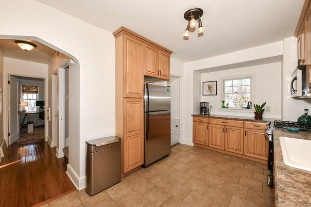 424 W Luebbe LANE, Glendale, WI 53217