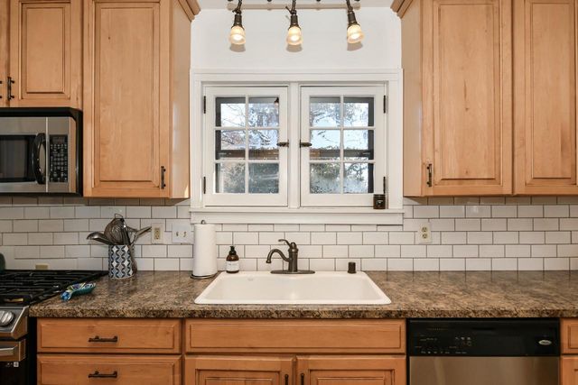 424 W Luebbe LANE, Glendale, WI 53217