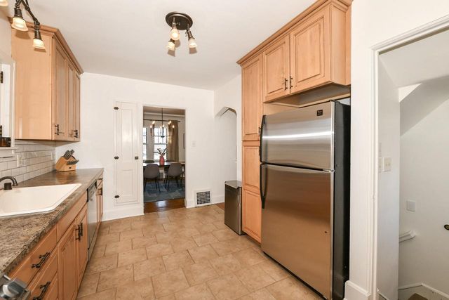 424 W Luebbe LANE, Glendale, WI 53217