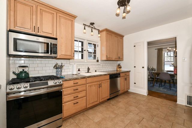 424 W Luebbe LANE, Glendale, WI 53217