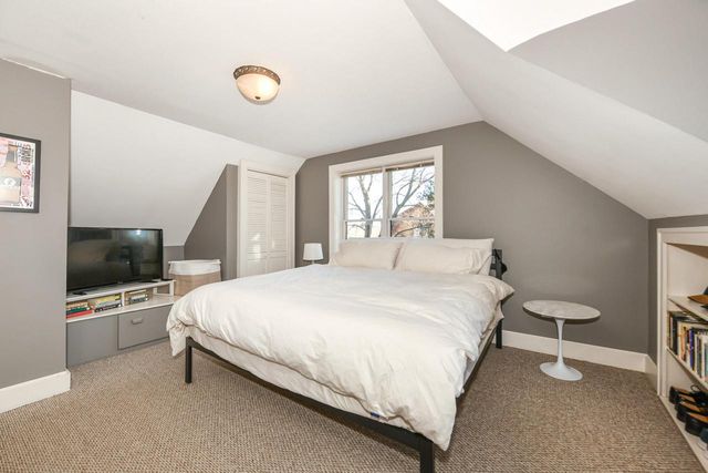 424 W Luebbe LANE, Glendale, WI 53217