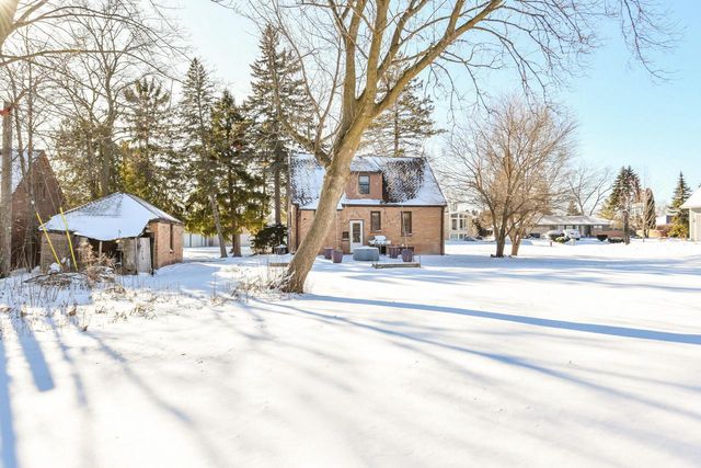 424 W Luebbe LANE, Glendale, WI 53217