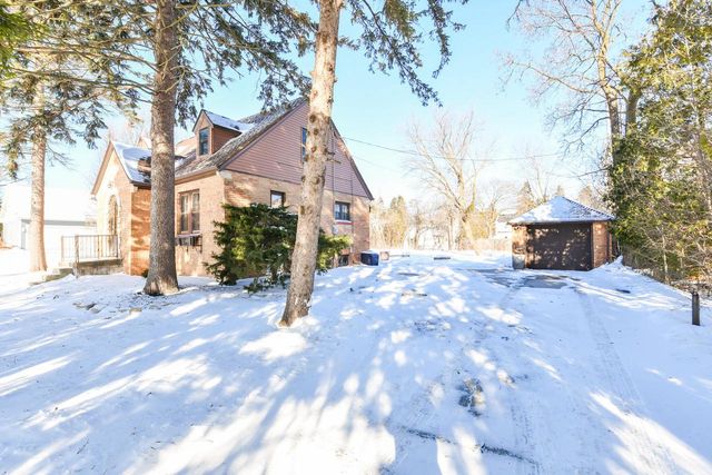 424 W Luebbe LANE, Glendale, WI 53217