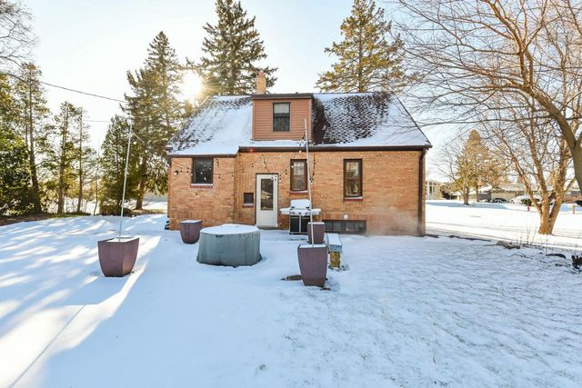 424 W Luebbe LANE, Glendale, WI 53217