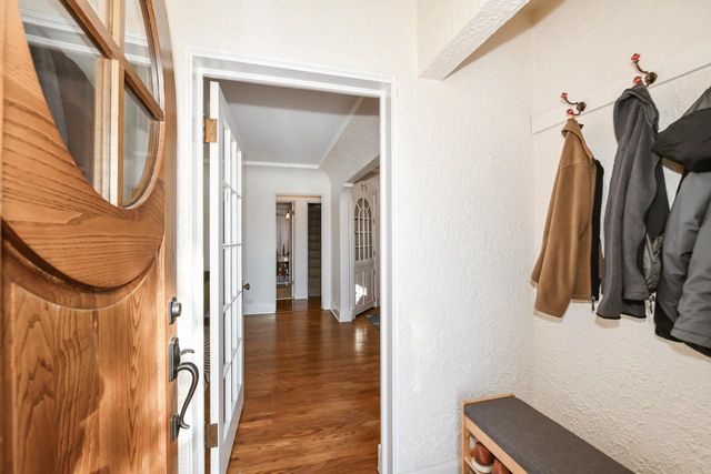 424 W Luebbe LANE, Glendale, WI 53217