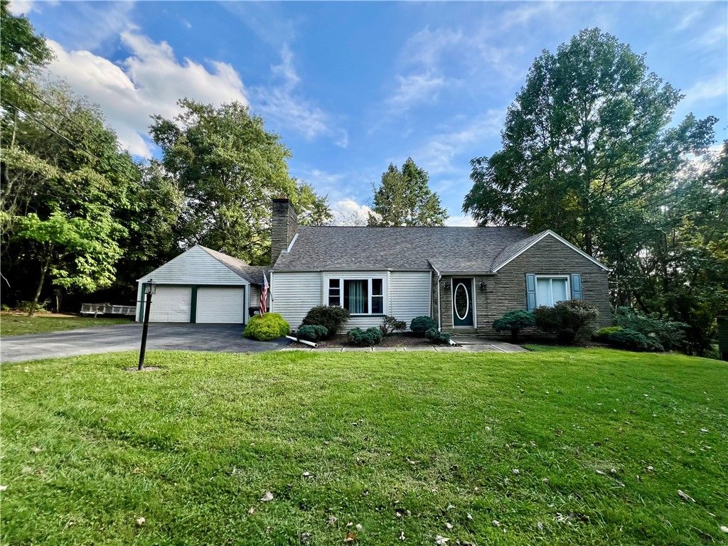 Image 1 of property listing at 129 Upland Dr, Neshannock Twp, PA 16105