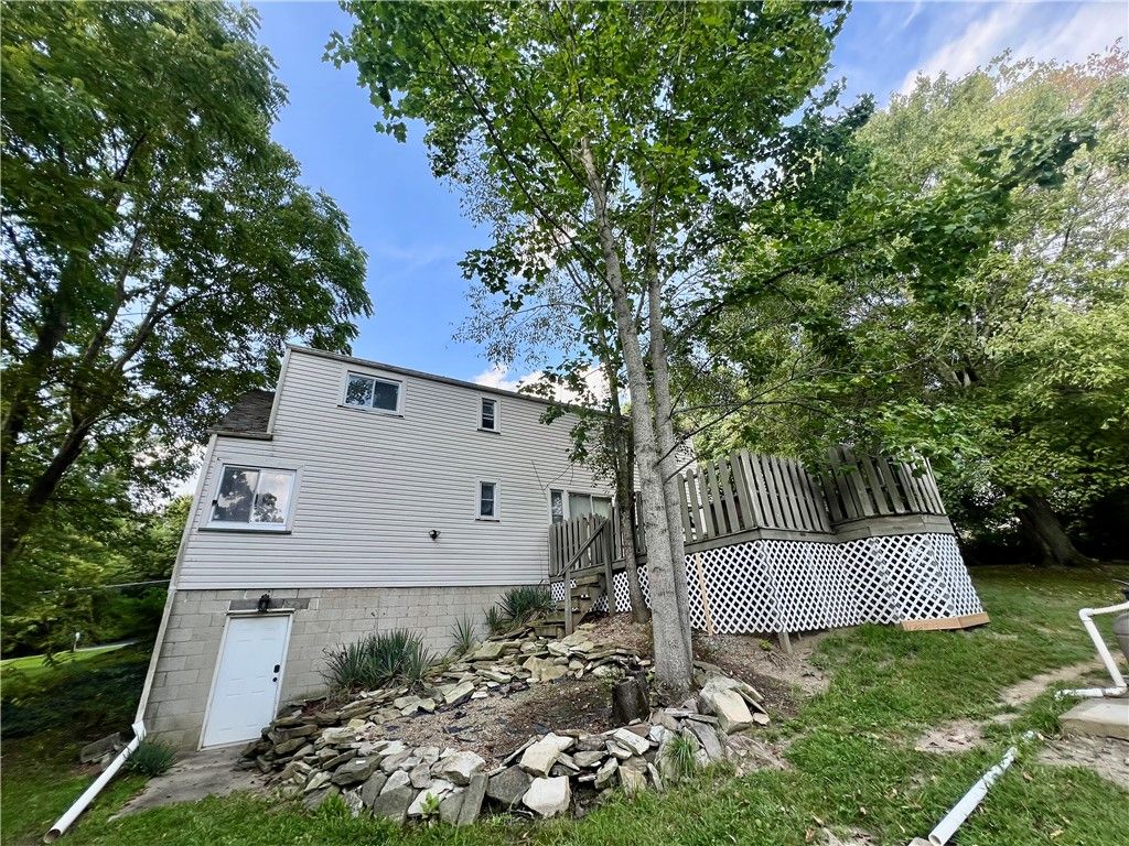 Image 4 of property listing at 129 Upland Dr, Neshannock Twp, PA 16105