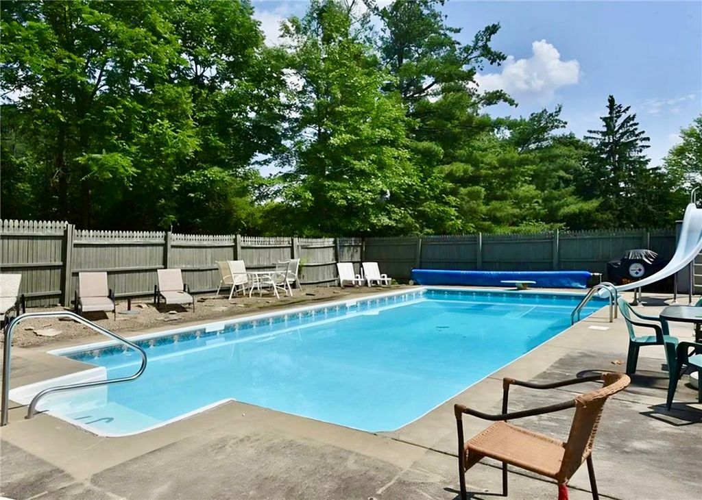 Image 5 of property listing at 129 Upland Dr, Neshannock Twp, PA 16105