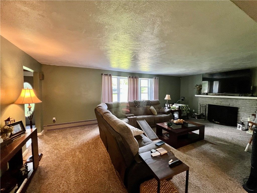 Image 8 of property listing at 129 Upland Dr, Neshannock Twp, PA 16105