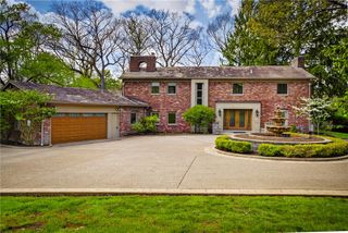 104 Wynnwood Dr, Fox Chapel, PA 15215