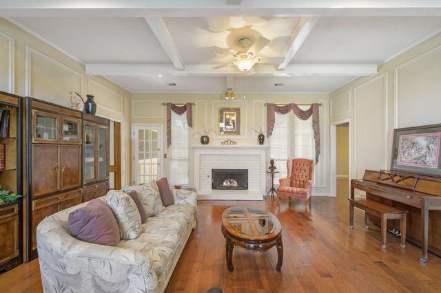 2509 Fox Glenn Circle, Bedford, TX 76021