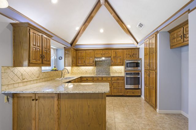 2509 Fox Glenn Circle, Bedford, TX 76021