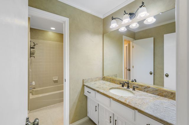 2509 Fox Glenn Circle, Bedford, TX 76021