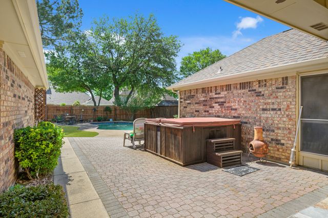 2509 Fox Glenn Circle, Bedford, TX 76021