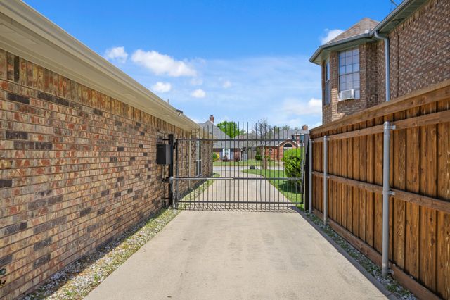 2509 Fox Glenn Circle, Bedford, TX 76021