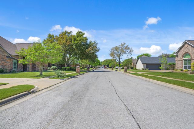 2509 Fox Glenn Circle, Bedford, TX 76021