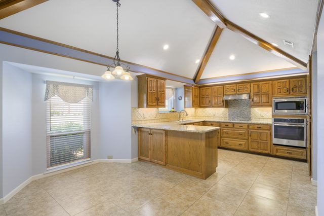 2509 Fox Glenn Circle, Bedford, TX 76021