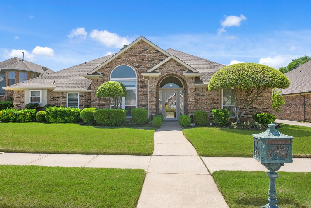 2509 Fox Glenn Circle, Bedford, TX 76021
