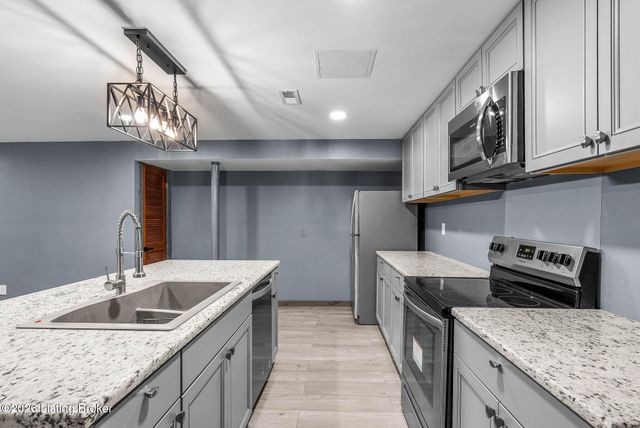 1408 S Pope Lick Rd, Louisville, KY 40299