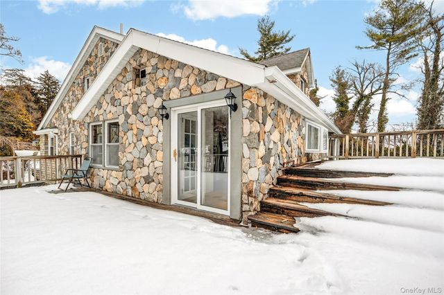 24 Old Knollwood Road, White Plains, NY 10607