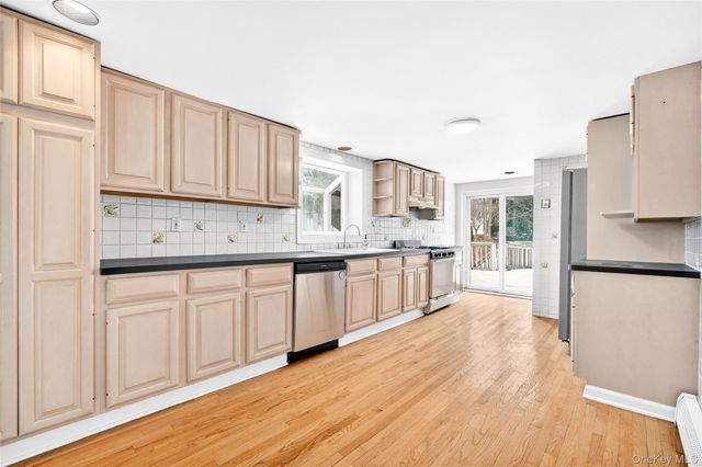 24 Old Knollwood Road, White Plains, NY 10607