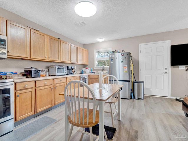 1984 Ambassador Dr, Gulf Breeze, FL 32563