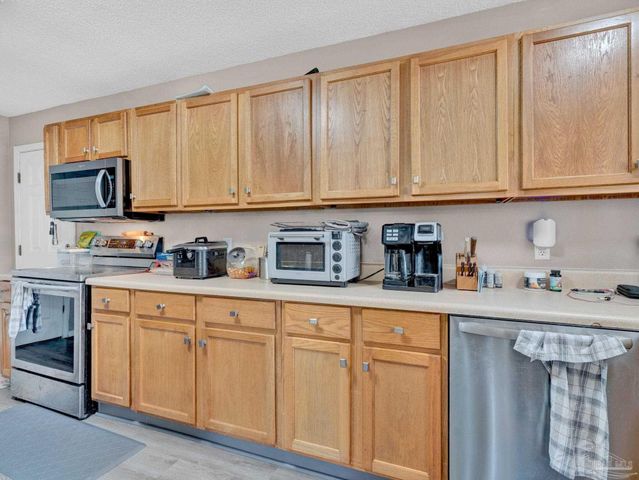 1984 Ambassador Dr, Gulf Breeze, FL 32563