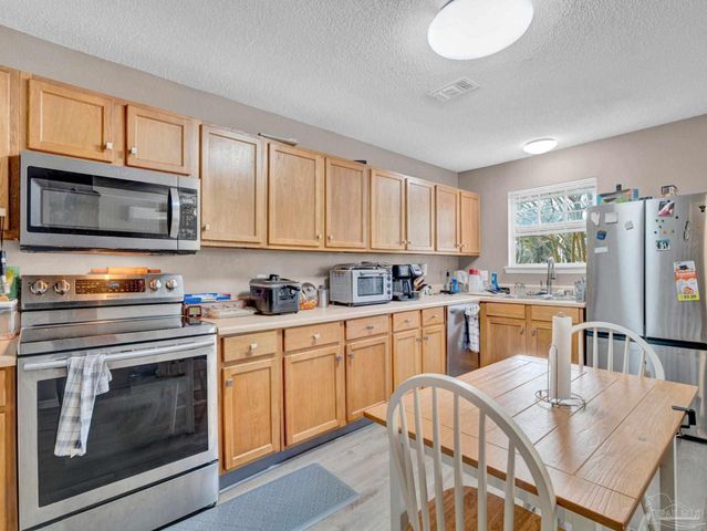 1984 Ambassador Dr, Gulf Breeze, FL 32563