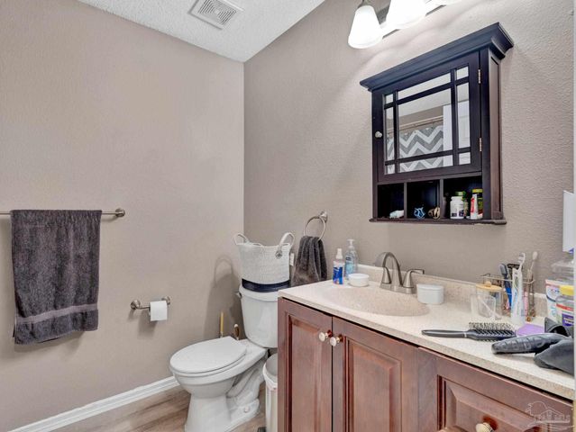 1984 Ambassador Dr, Gulf Breeze, FL 32563