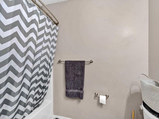 1984 Ambassador Dr, Gulf Breeze, FL 32563