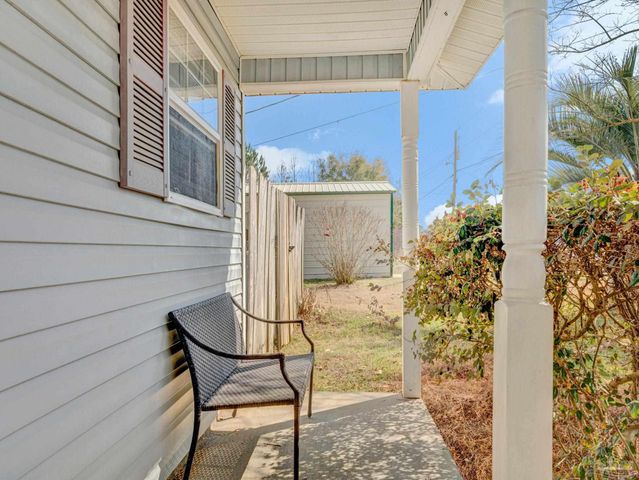 1984 Ambassador Dr, Gulf Breeze, FL 32563