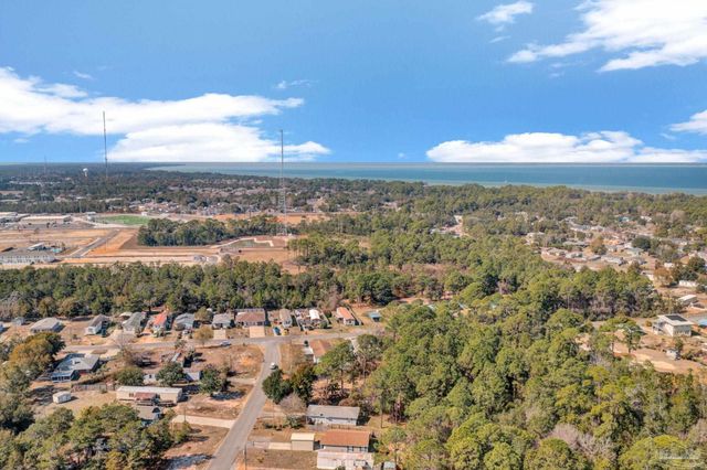 1984 Ambassador Dr, Gulf Breeze, FL 32563