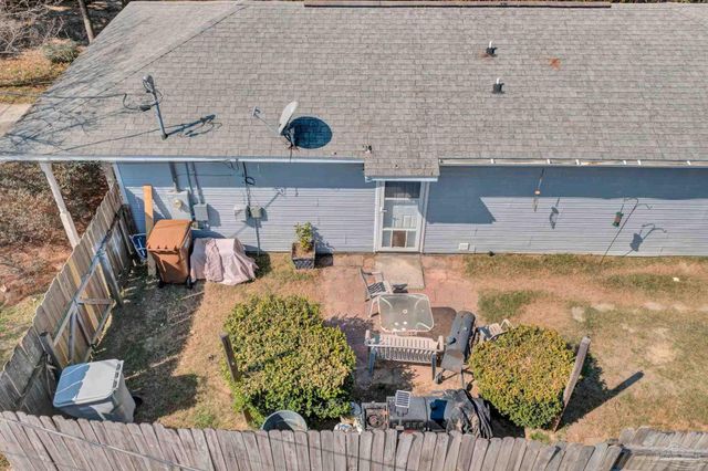 1984 Ambassador Dr, Gulf Breeze, FL 32563