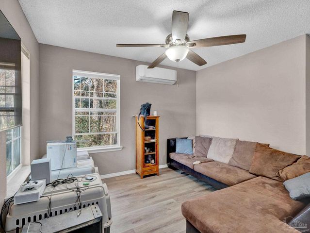 1984 Ambassador Dr, Gulf Breeze, FL 32563