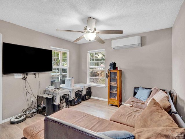 1984 Ambassador Dr, Gulf Breeze, FL 32563