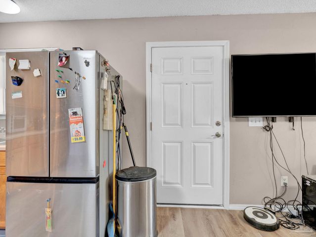 1984 Ambassador Dr, Gulf Breeze, FL 32563