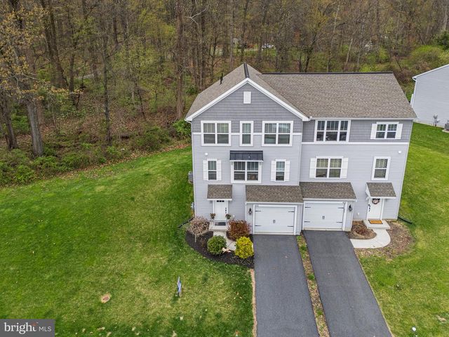 400 SMOKERING DR, Robesonia, PA 19551