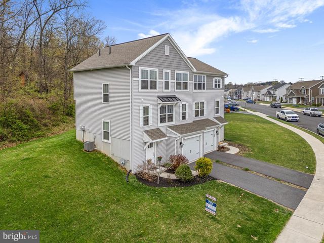 400 SMOKERING DR, Robesonia, PA 19551