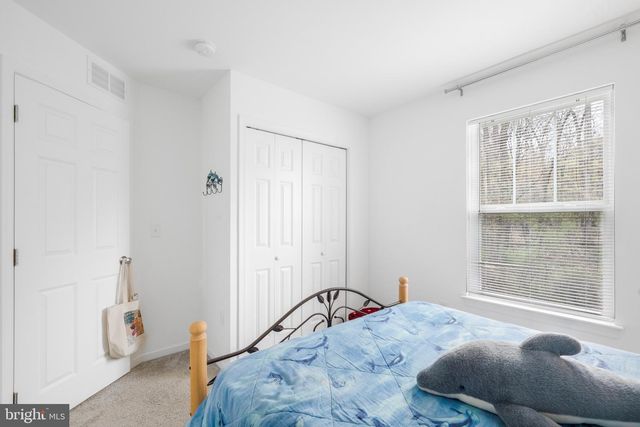 400 SMOKERING DR, Robesonia, PA 19551