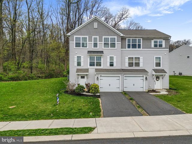 400 SMOKERING DR, Robesonia, PA 19551