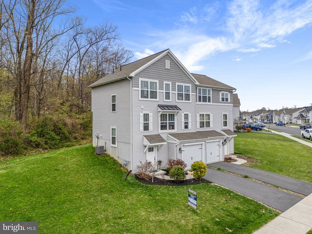 400 SMOKERING DR, Robesonia, PA 19551