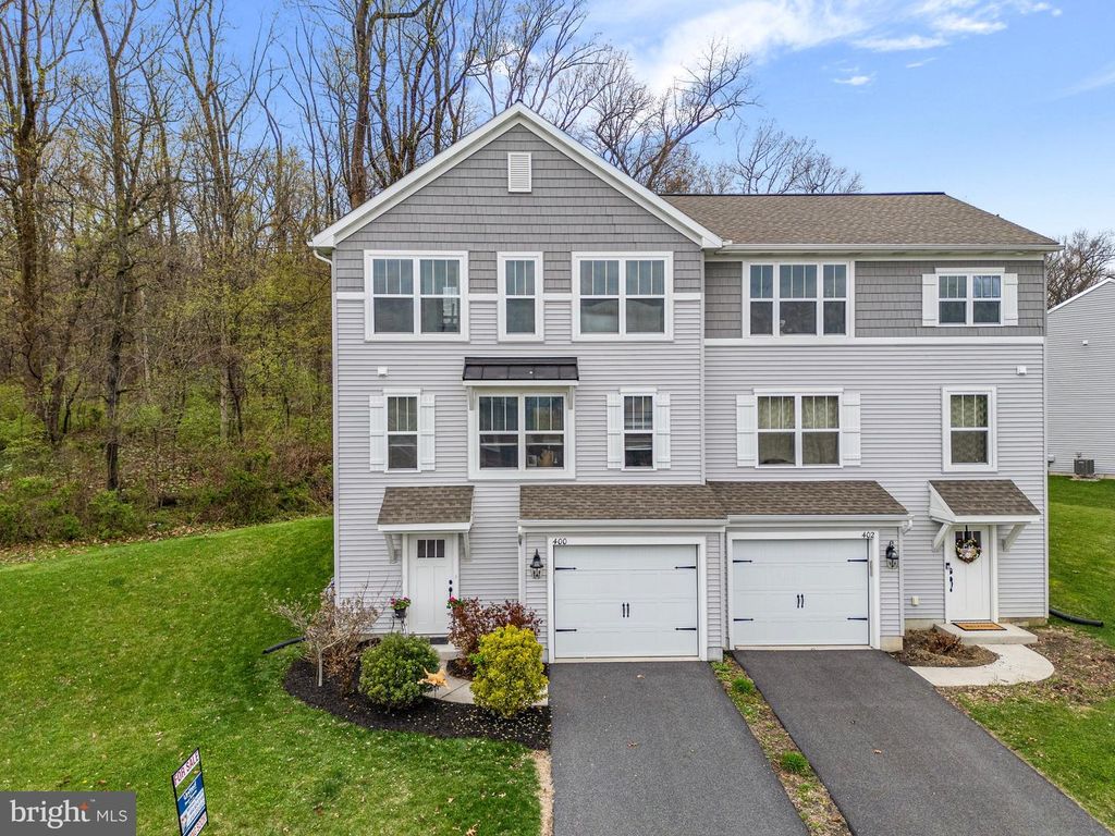 400 SMOKERING DR, Robesonia, PA 19551