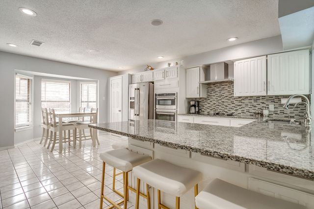 2421 Parkside Drive, Grand Prairie, TX 75052