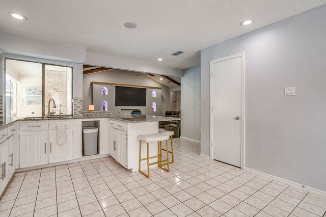 2421 Parkside Drive, Grand Prairie, TX 75052